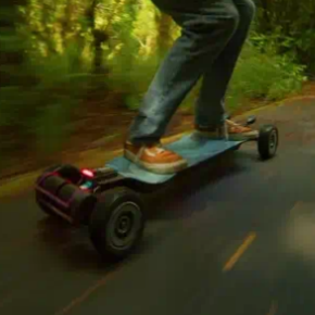 E-Skate Terenowy vs. Miejski: Jaką Deskę Elektryczną wybrać do Off-Road a jaką na miasto?